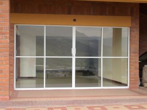 puertas en aluminio y vidrio Bogota